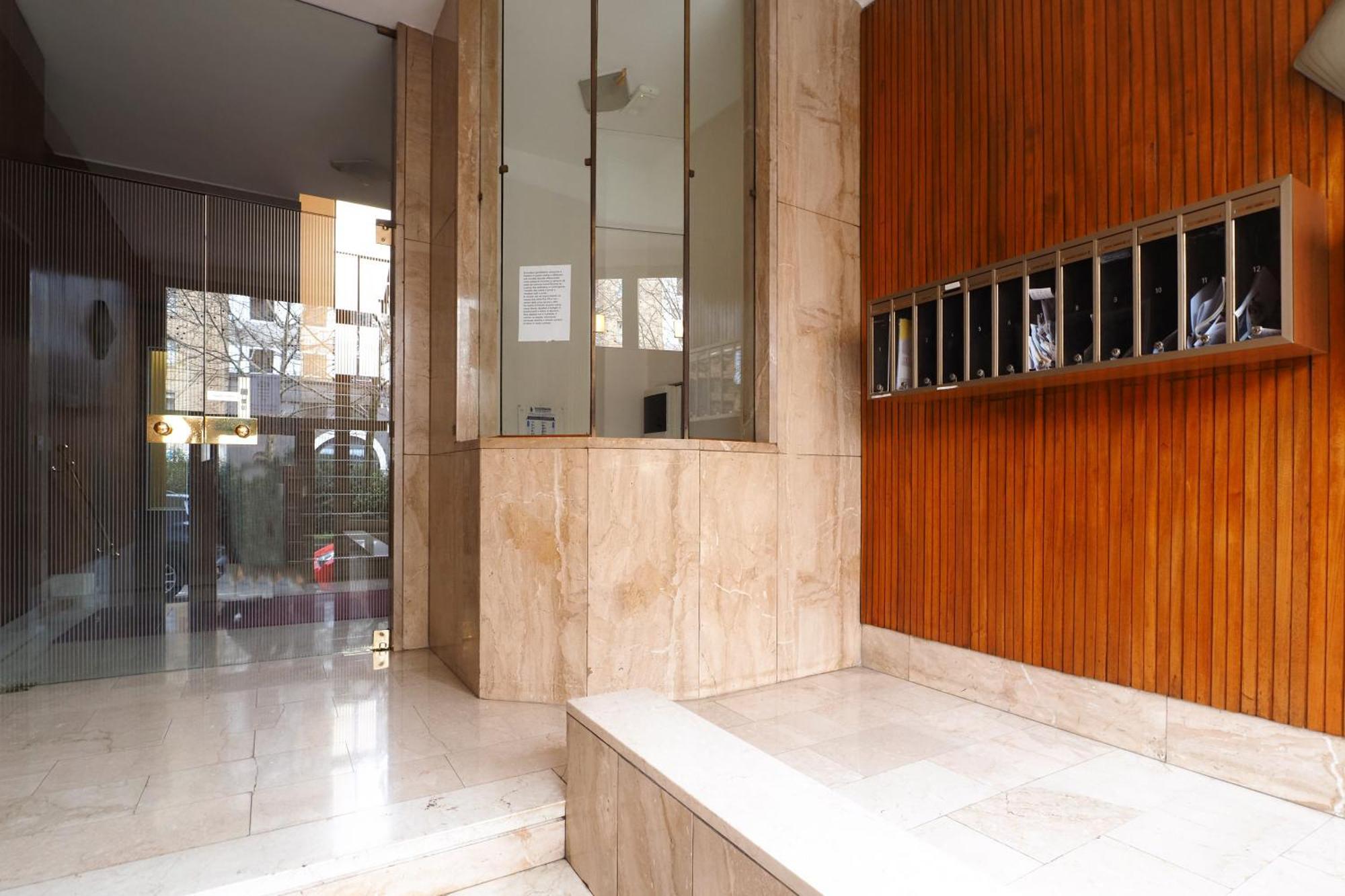 Mila Apartments Fiera Милано Екстериор снимка